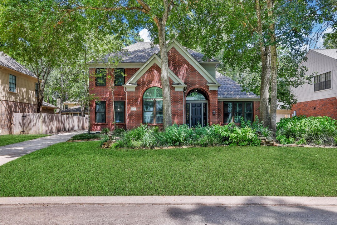 11 Windledge Pl in Spring, TX - Foto de edificio