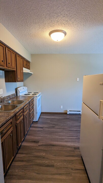 Oakview in Hiawatha, IA - Building Photo