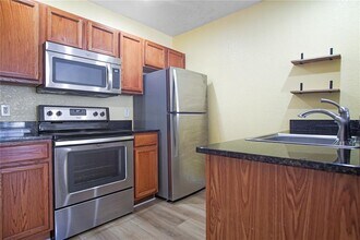 4562 Yellowgold Rd E in Kissimmee, FL - Building Photo - Building Photo