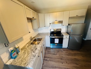 820 N High St, Unit B in Millville, NJ - Foto de edificio - Building Photo