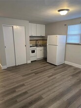 27 Chessen Ave in Wood River, IL - Building Photo - Building Photo