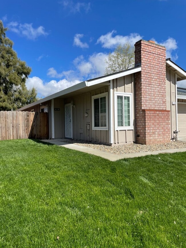 property at 6 La Sara Ct