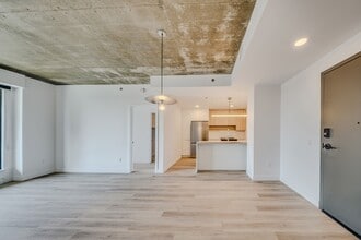 17 Bd Montclair in Gatineau, QC - Building Photo - Building Photo