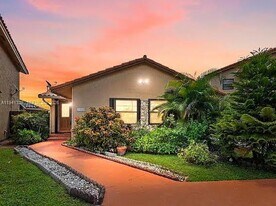 13528 SW 9th Ln in Miami, FL - Building Photo