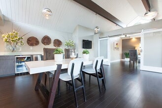 Reed Square in Sunnyvale, CA - Foto de edificio - Building Photo