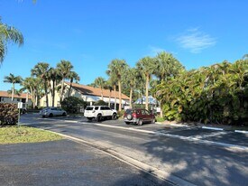 3101 Lucerne Park Dr in Greenacres, FL - Building Photo