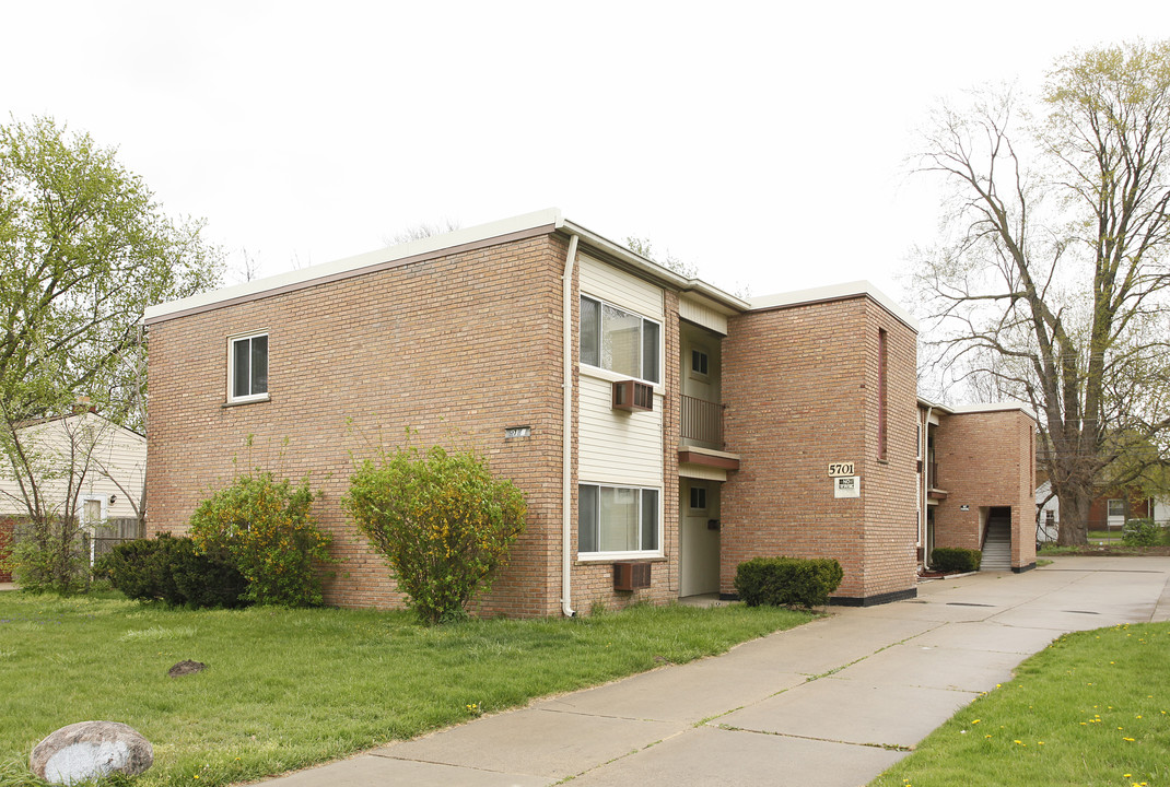 5701-5707 Woodward St in Wayne, MI - Building Photo