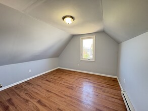 130 4th St, Unit 2 in Elizabeth, NJ - Foto de edificio - Building Photo