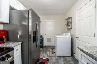 3367 Misty Valley Rd in Decatur, GA - Building Photo - Building Photo