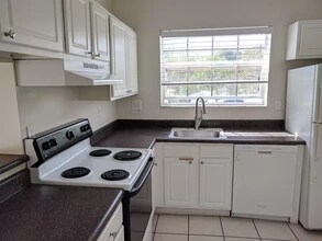1881 NW 96th Ter, Unit 7G in Pembroke Pines, FL - Building Photo - Building Photo