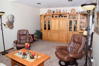 1050 S Monaco St Pkwy in Denver, CO - Building Photo - Building Photo