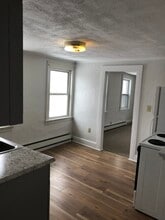 40 Railroad St, Unit 2 in Lancaster, NH - Foto de edificio - Building Photo
