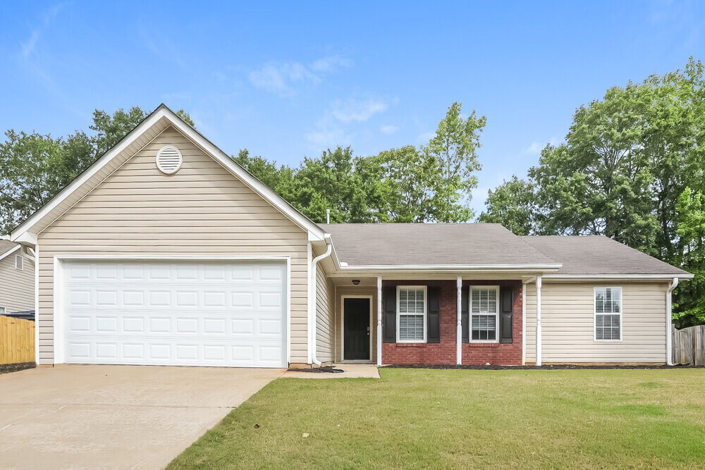 505 Sarah's Ln in Locust Grove, GA - Building Photo