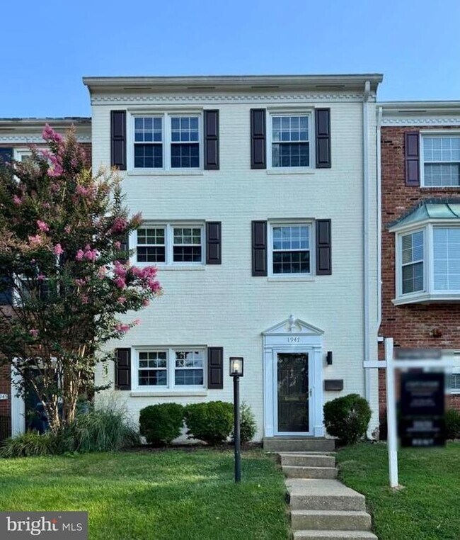 1947 Kirby Rd in McLean, VA - Building Photo - Building Photo