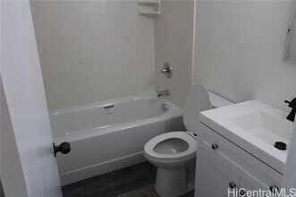 1128 Ala Napunani St in Honolulu, HI - Building Photo - Building Photo