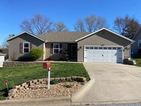 133 Daless Ct in Hollister, MO - Building Photo