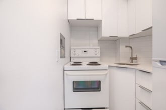 500 Des Pins Av O in Montréal, QC - Building Photo - Interior Photo