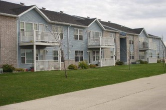 Charleswood Townhomes in West Fargo, ND - Foto de edificio - Building Photo