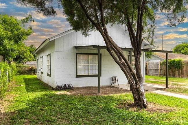 606 E Kelly Ave in Pharr, TX - Building Photo - Building Photo