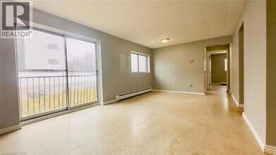 76 Brybeck Crescent in Kitchener, ON - Building Photo - Building Photo