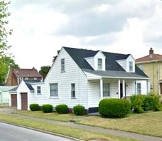 902 E Boston Ave in Youngstown, OH - Building Photo