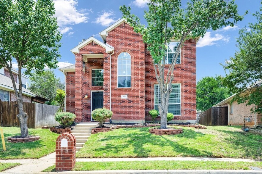 3900 Braxton Ln in Flower Mound, TX - Building Photo