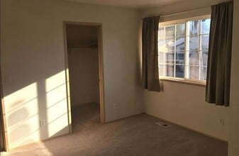 2031 Hollow Dale Pl in Everett, WA - Building Photo - Building Photo