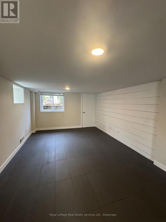 40 Bond St in Oakville, ON - Building Photo - Building Photo