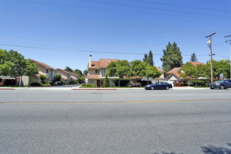 Ross Creek Village in San Jose, CA - Foto de edificio - Building Photo