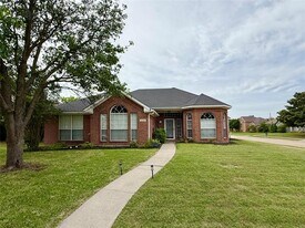 1658 Glenmore Dr in Lewisville, TX - Building Photo