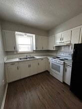 1415 W Maple Ave in Independence, MO - Building Photo - Building Photo