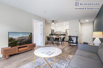 2039 N Las Palmas Ave in Los Angeles, CA - Building Photo - Building Photo