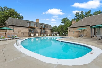 Thousand Oaks in Shawnee, KS - Building Photo - Building Photo