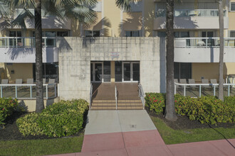 Masada II in Miami Beach, FL - Building Photo - Building Photo