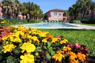 Las Palmas in Houston, TX - Foto de edificio - Building Photo