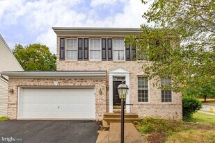 17575 Deweys Run Ln in Dumfries, VA - Building Photo