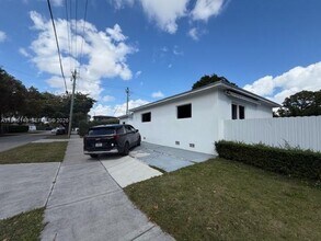311 SW 44th Ave in Coral Gables, FL - Building Photo - Building Photo