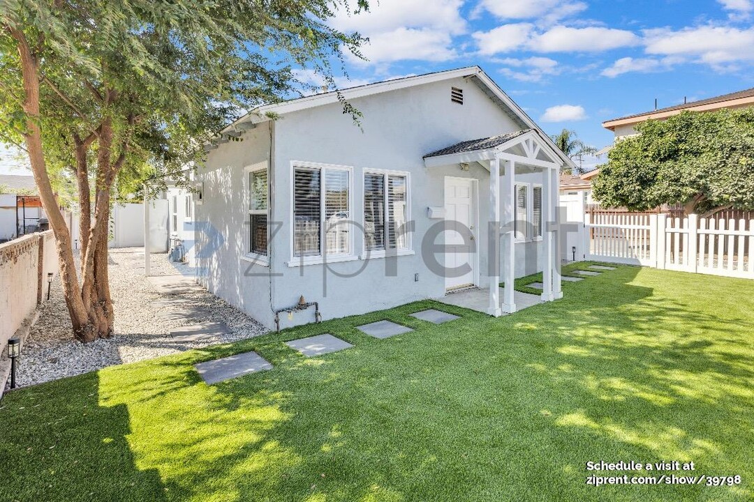 9320 Ives St in Bellflower, CA - Building Photo