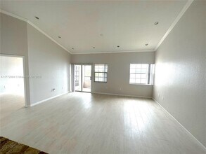 2831 N Oakland Forest Dr in Oakland Park, FL - Building Photo - Building Photo