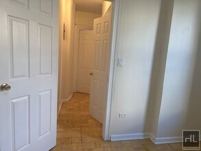 WEST 187 STREET in New York, NY - Foto de edificio - Building Photo