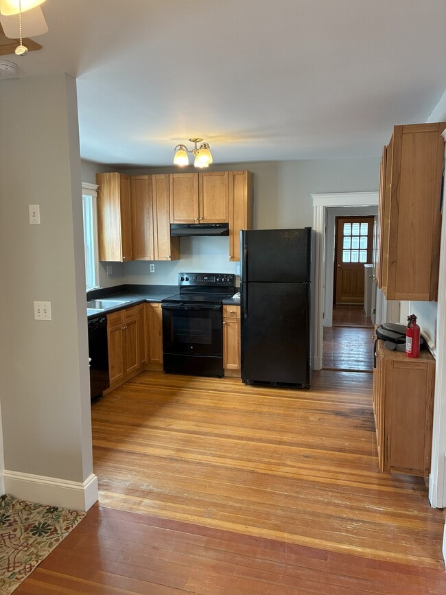 27 Rose St, Unit 3BR Deleaded Union Square in Somerville, MA - Building Photo - Building Photo