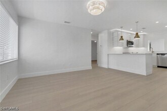 4525 Fluvia Ave in Naples, FL - Foto de edificio - Building Photo