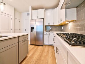 16076 Frederick Rd in Rockville, MD - Building Photo - Building Photo