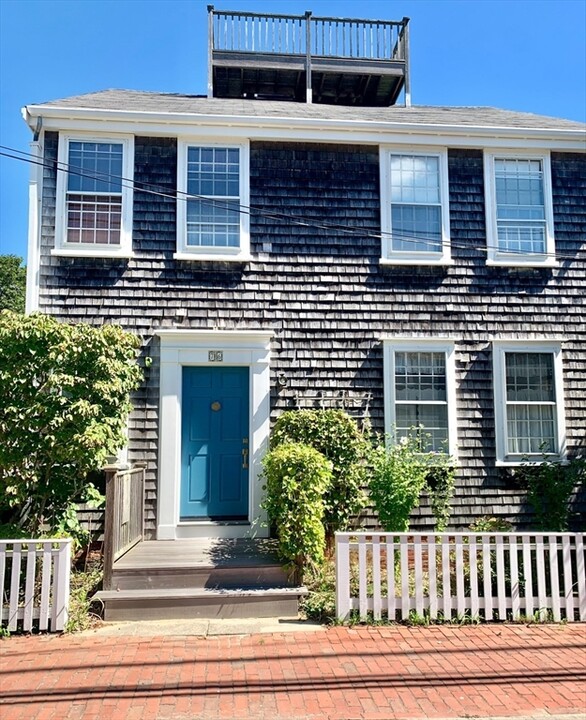 76 Orange St in Nantucket, MA - Foto de edificio