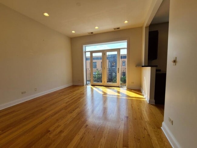 3339 N Halsted St in Chicago, IL - Building Photo - Building Photo