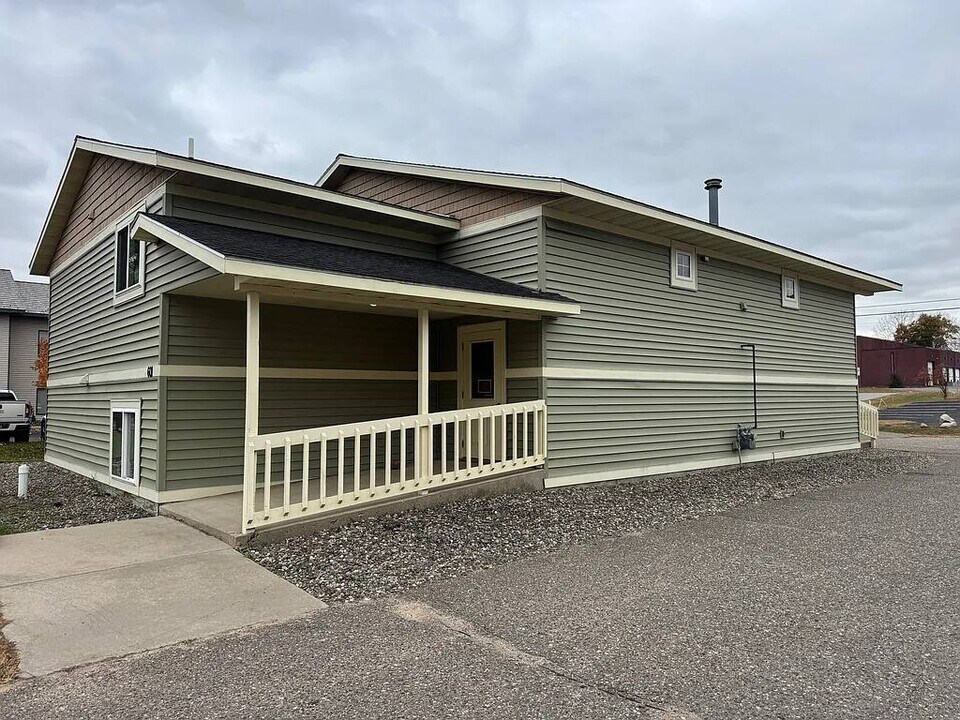 Fantastic 2-bedroom apartment in Brainerd, MN - Building Photo