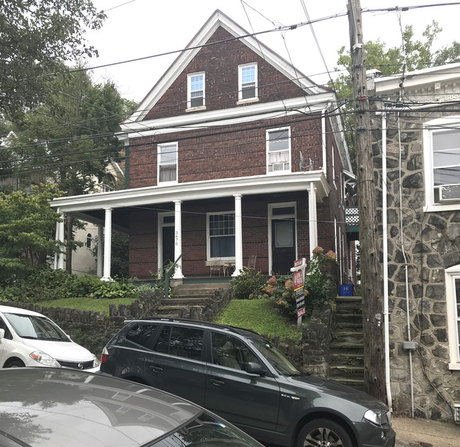 3670 Indian Queen Ln in Philadelphia, PA - Building Photo - Building Photo