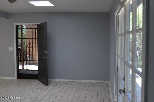 9159 E Broadway Blvd in Tucson, AZ - Building Photo - Building Photo