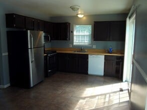 37085 Brynford Dr in Clinton Township, MI - Building Photo - Building Photo