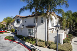 Parkside Villas in Simi Valley, CA - Foto de edificio - Building Photo